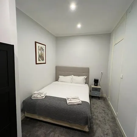 Sb Family Host Homestay Lisbon
