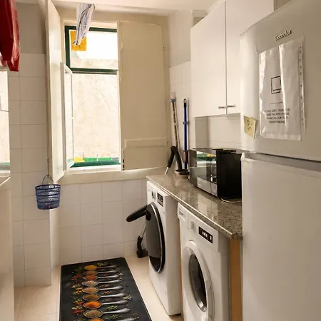 Sb Family Host Homestay Lisbon